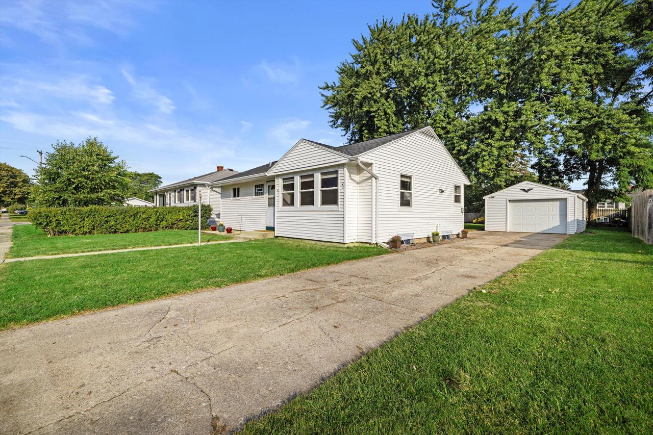 2708 Pinehurst AVENUE