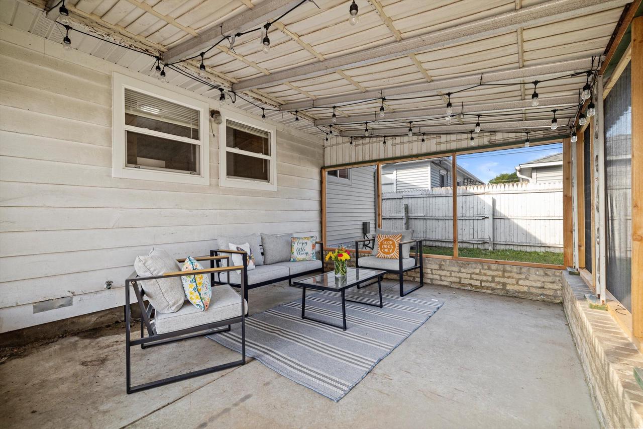 2708 Pinehurst AVENUE