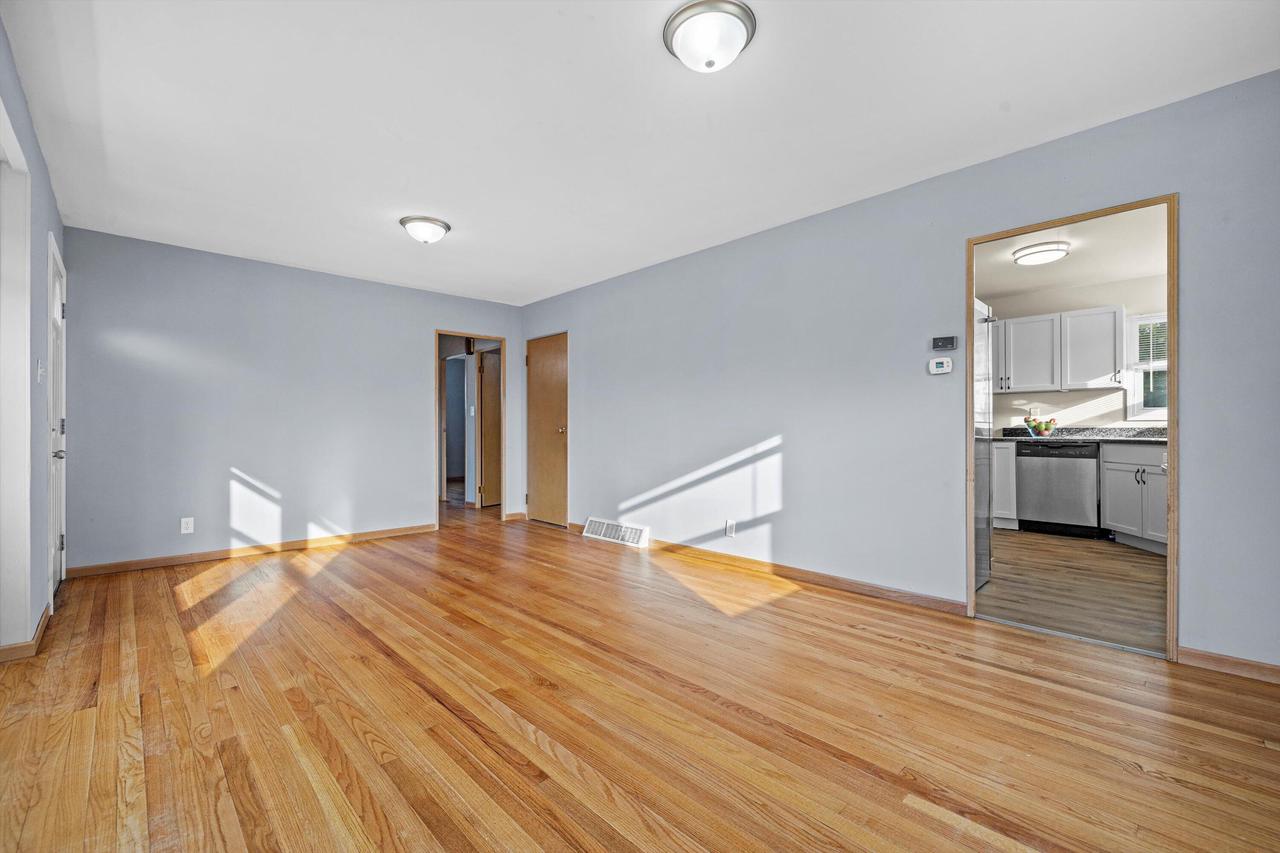 2708 Pinehurst AVENUE