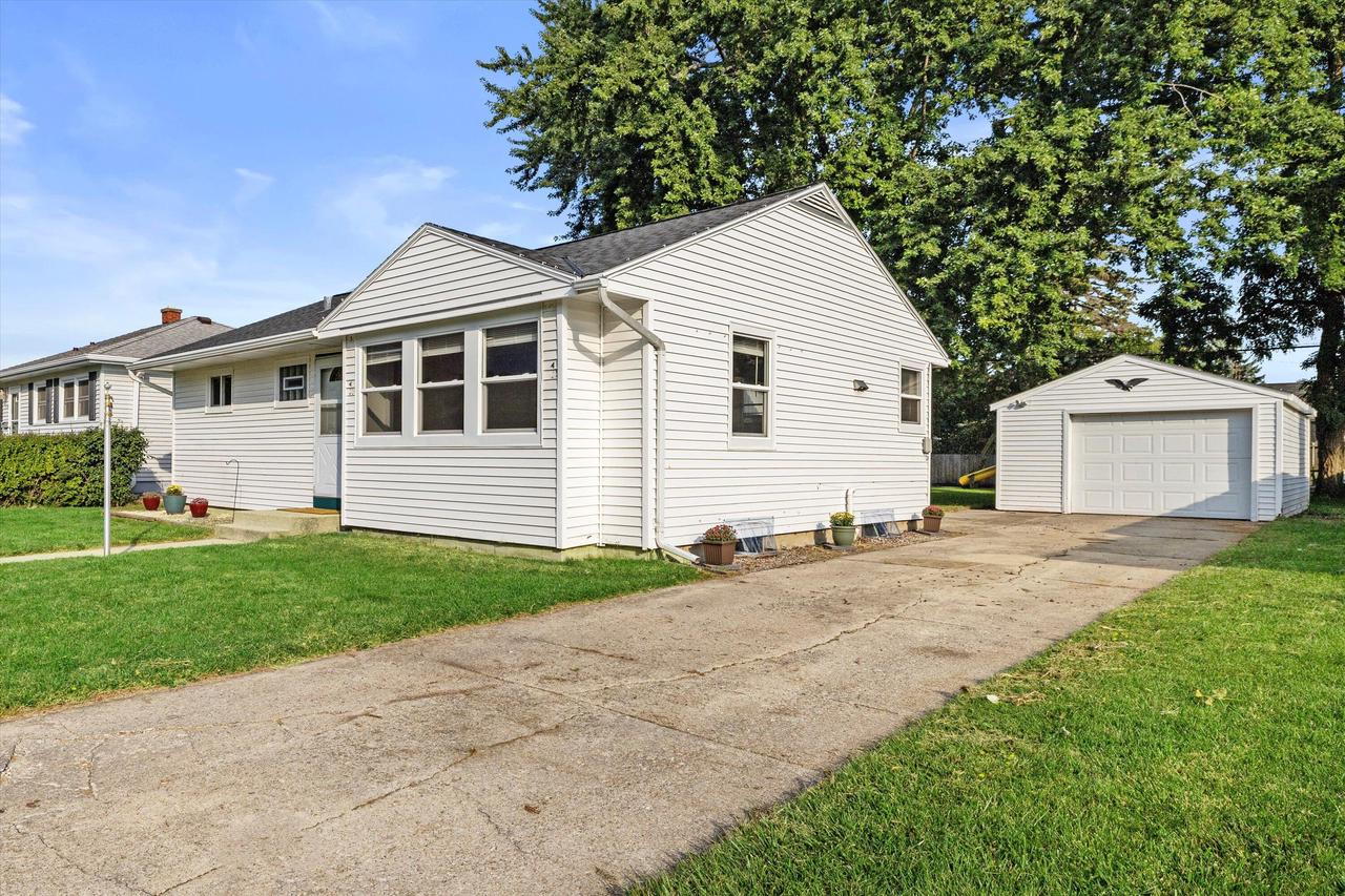 2708 Pinehurst AVENUE