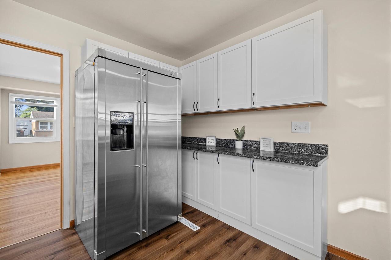 2708 Pinehurst AVENUE