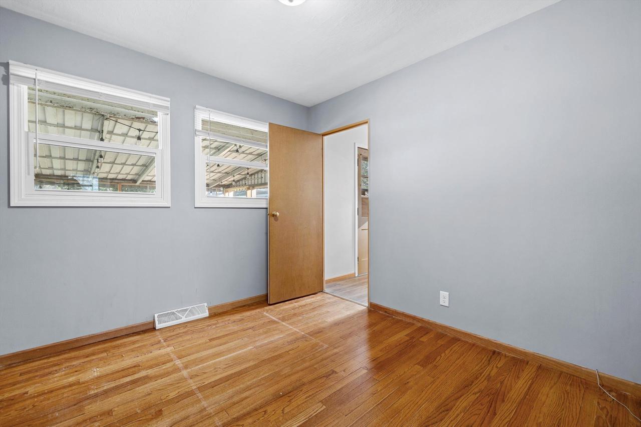 2708 Pinehurst AVENUE