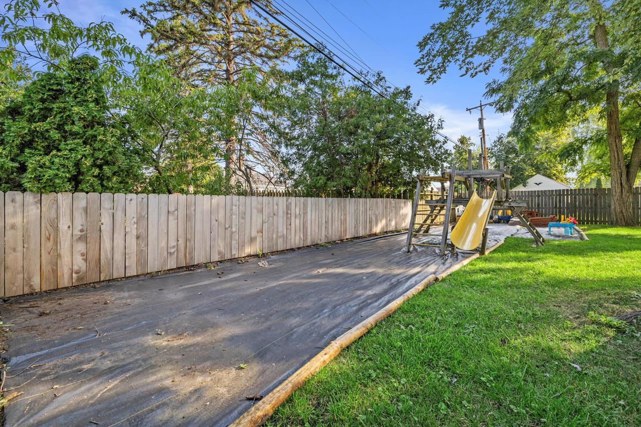 2708 Pinehurst AVENUE