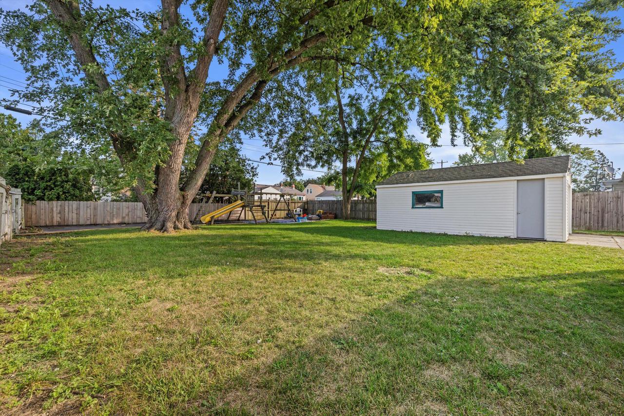 2708 Pinehurst AVENUE