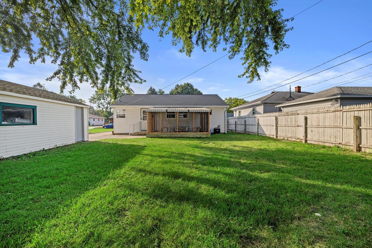 2708 Pinehurst AVENUE