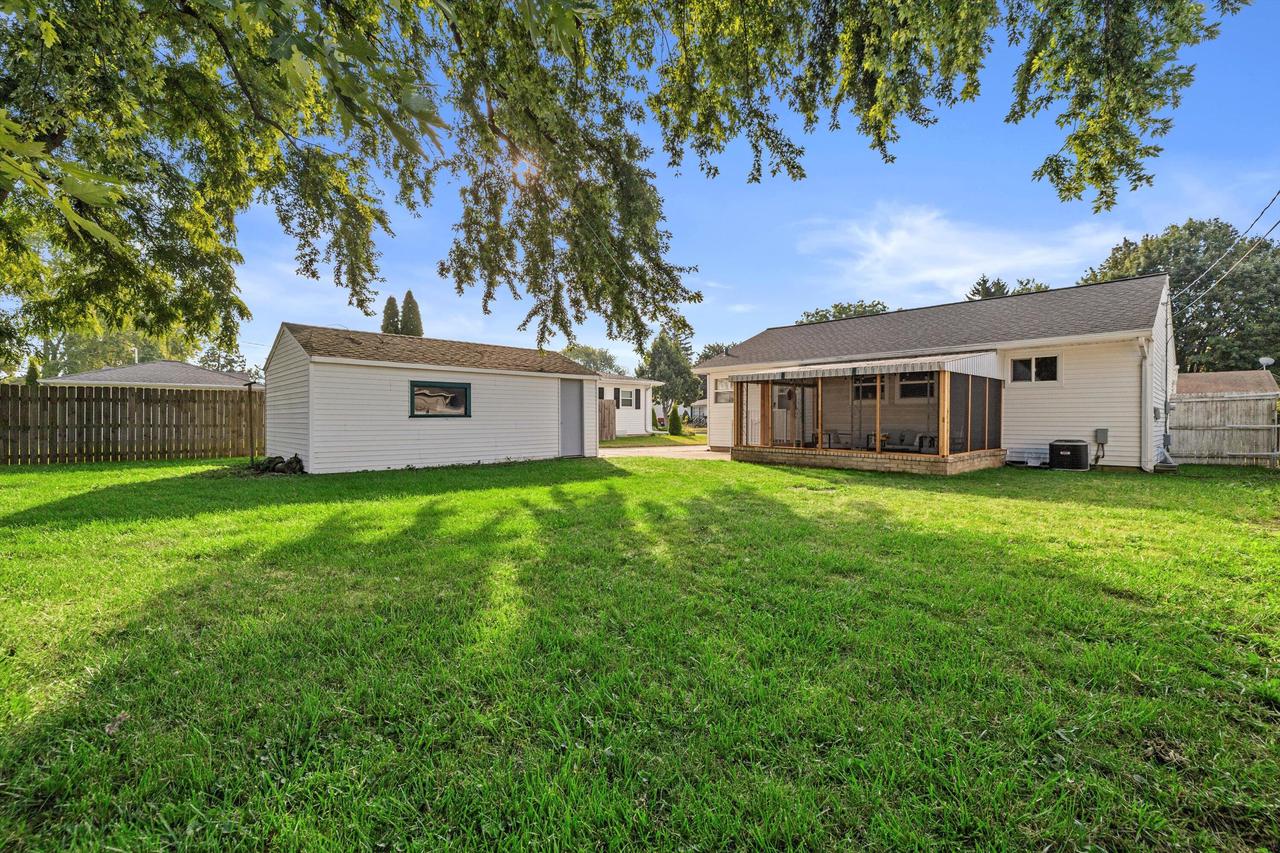 2708 Pinehurst AVENUE