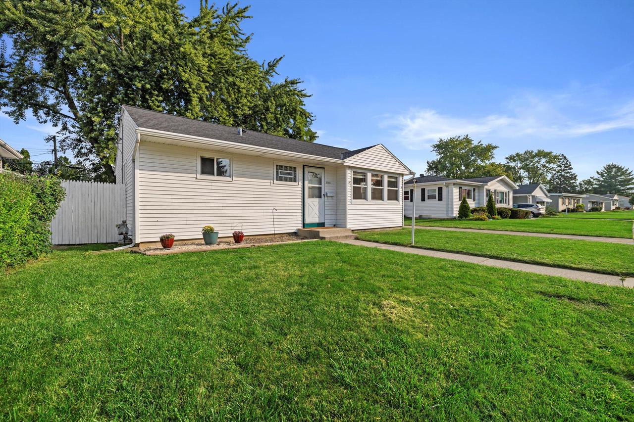 2708 Pinehurst AVENUE