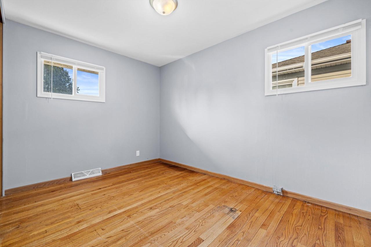 2708 Pinehurst AVENUE