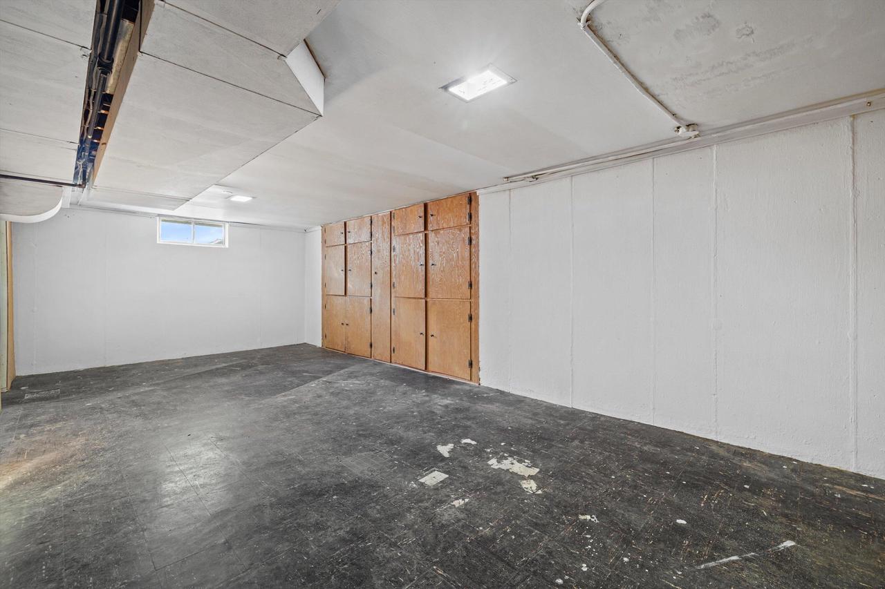 2708 Pinehurst AVENUE