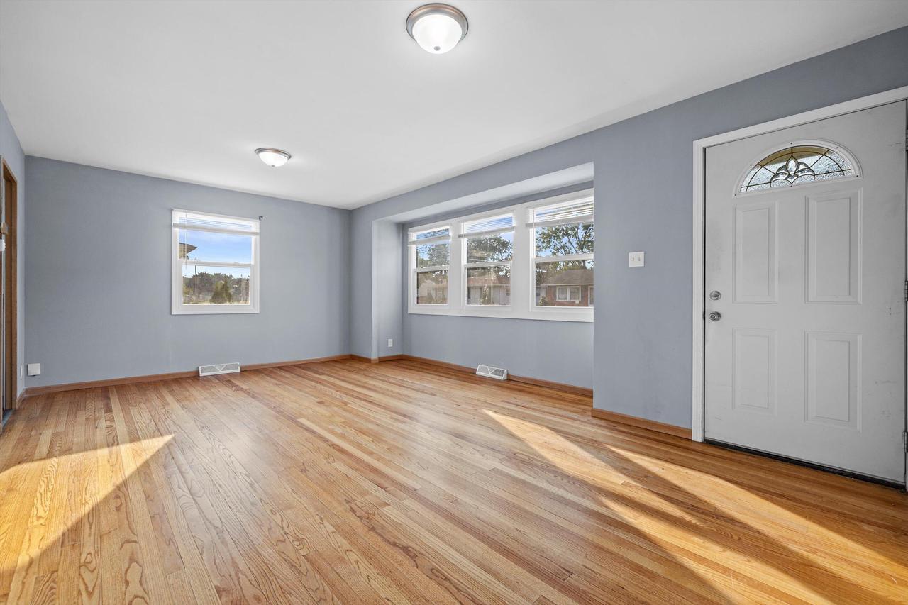 2708 Pinehurst AVENUE