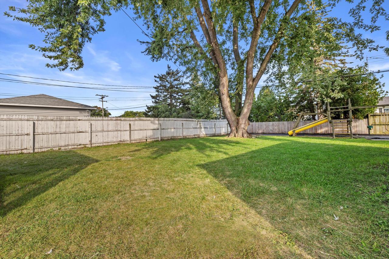 2708 Pinehurst AVENUE