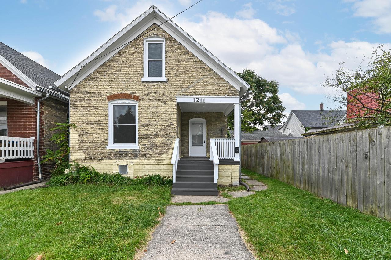 1211 Blake AVENUE