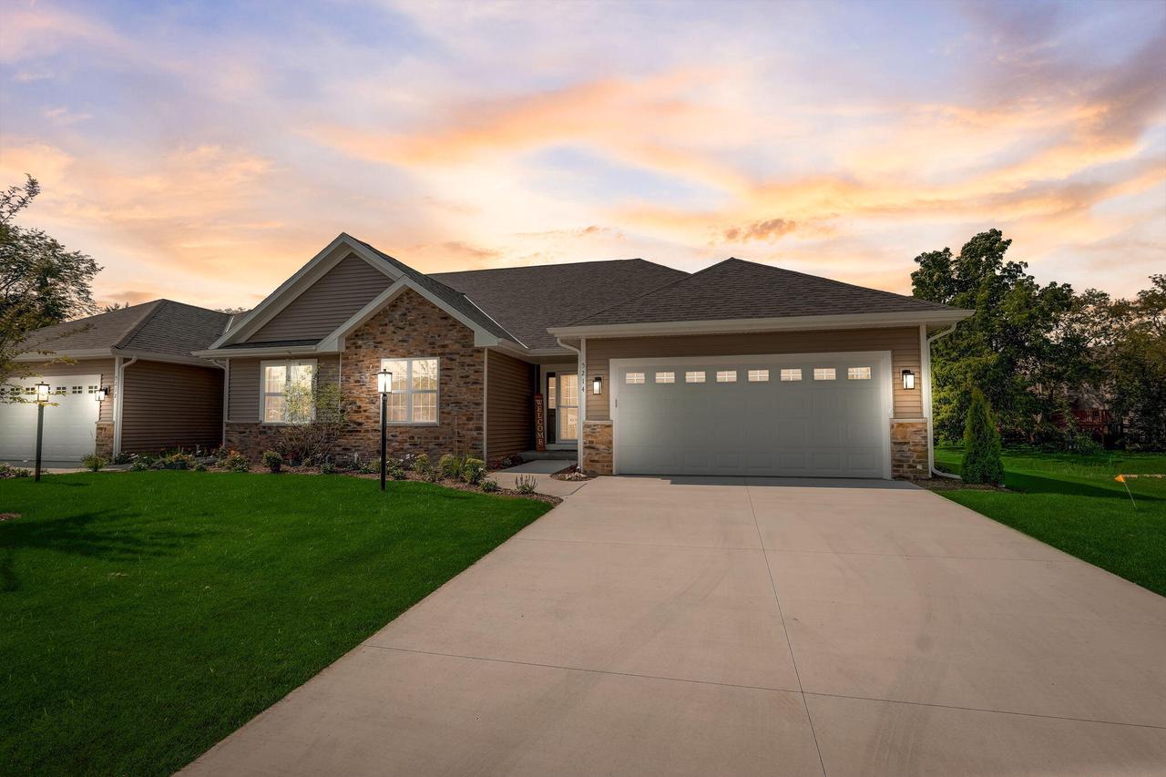 5242 Briarwood CIRCLE