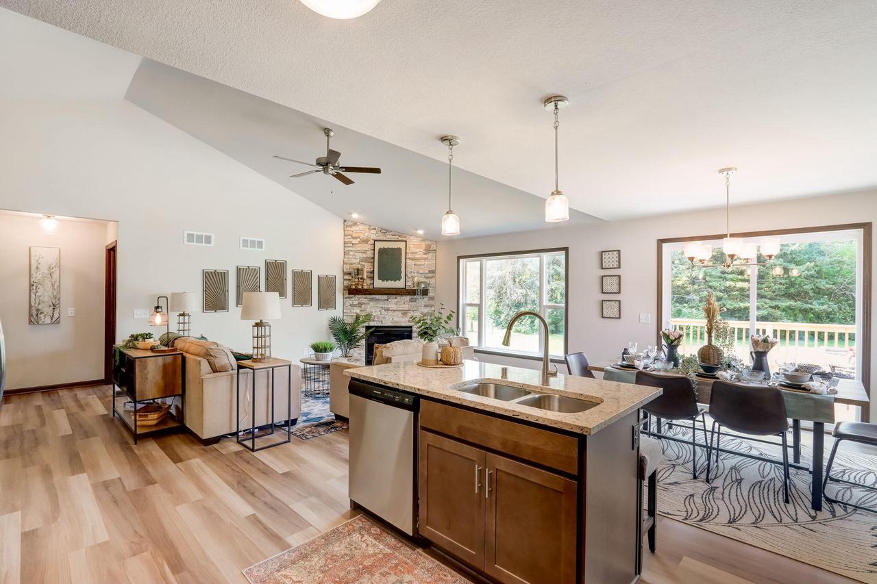 5242 Briarwood CIRCLE