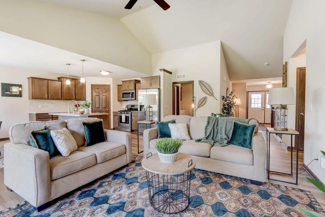 5242 Briarwood CIRCLE