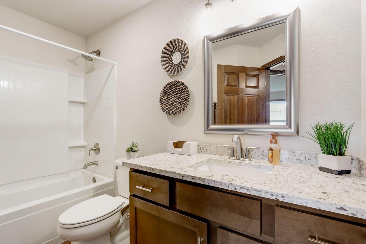 5242 Briarwood CIRCLE