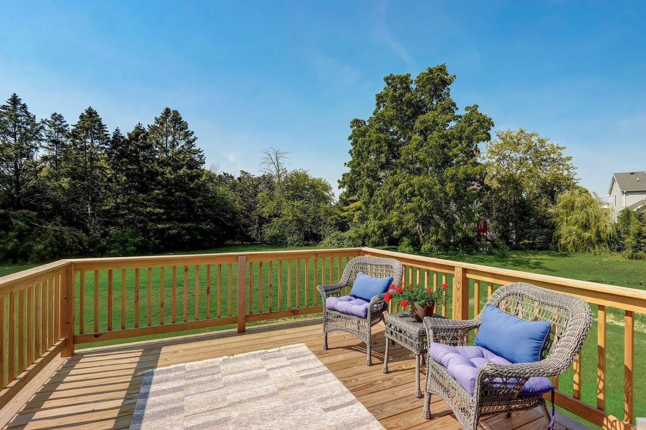 5242 Briarwood CIRCLE