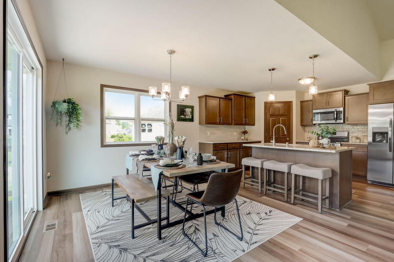 5242 Briarwood CIRCLE