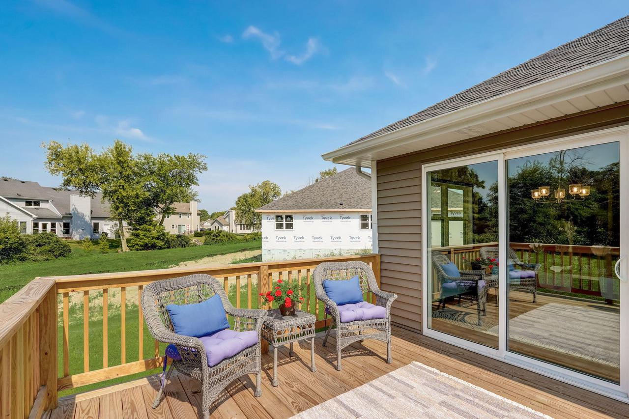 5242 Briarwood CIRCLE