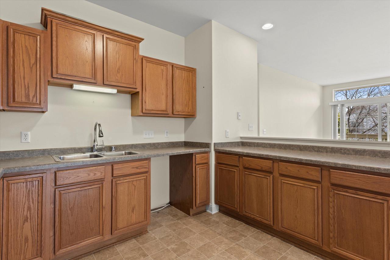 1058 Stratford COURT 202