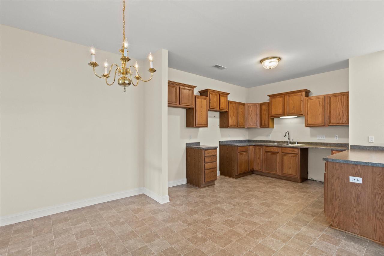 1058 Stratford COURT 202