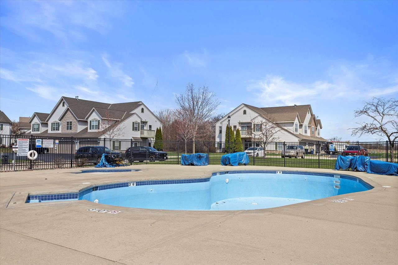 1058 Stratford COURT 202