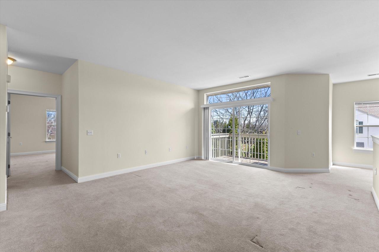 1058 Stratford COURT 202