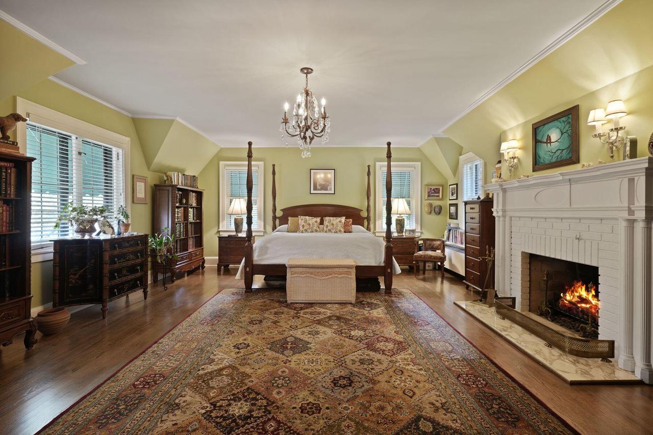 312 North Vincennes CIRCLE