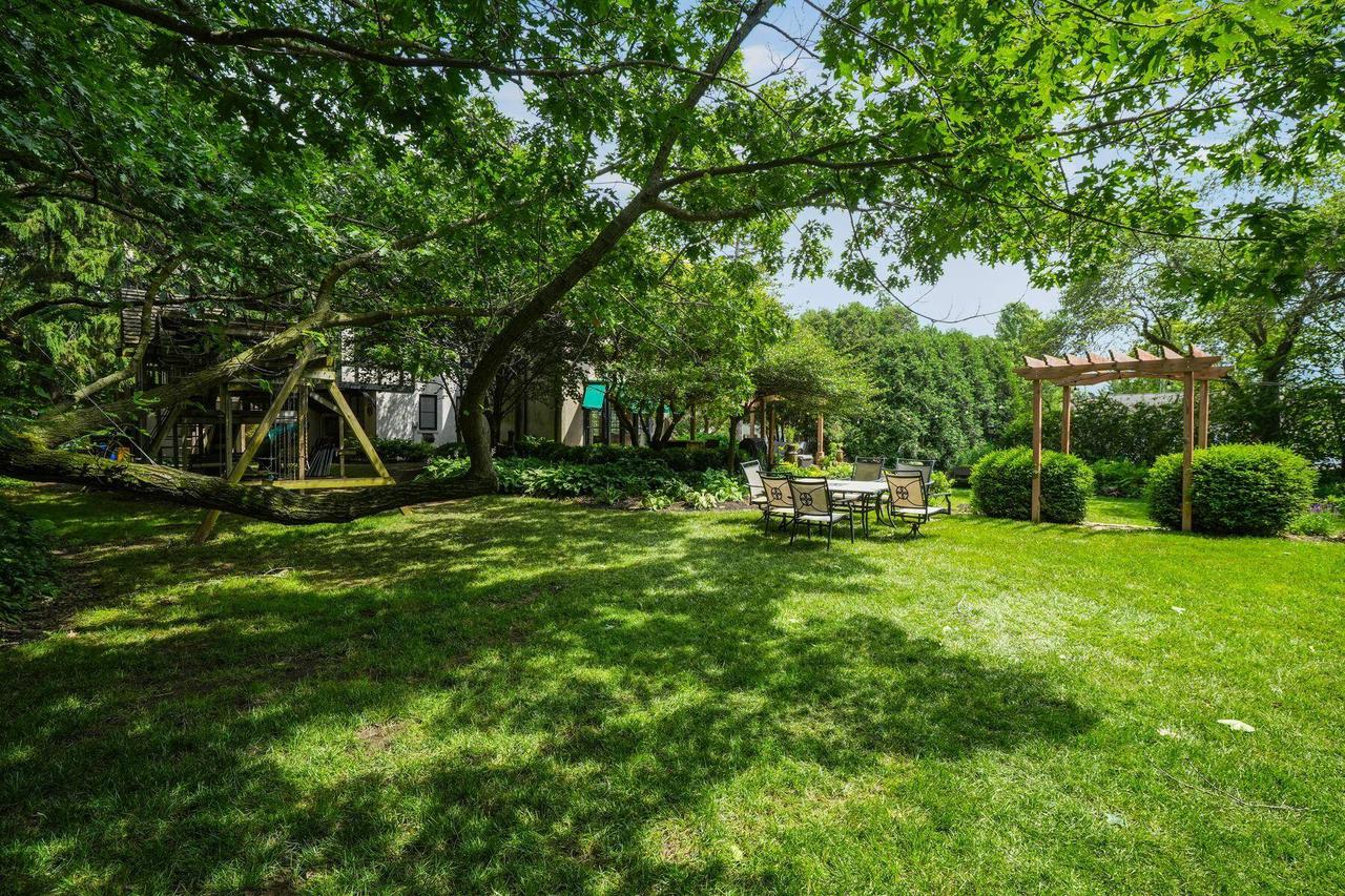 312 North Vincennes CIRCLE