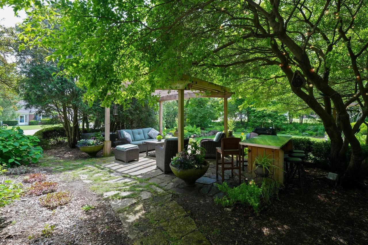 312 North Vincennes CIRCLE