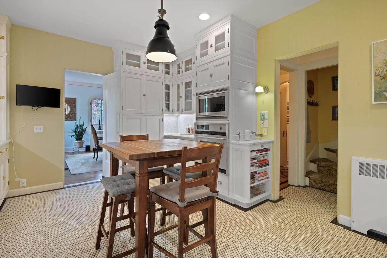 312 North Vincennes CIRCLE