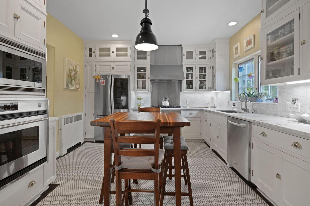 312 North Vincennes CIRCLE