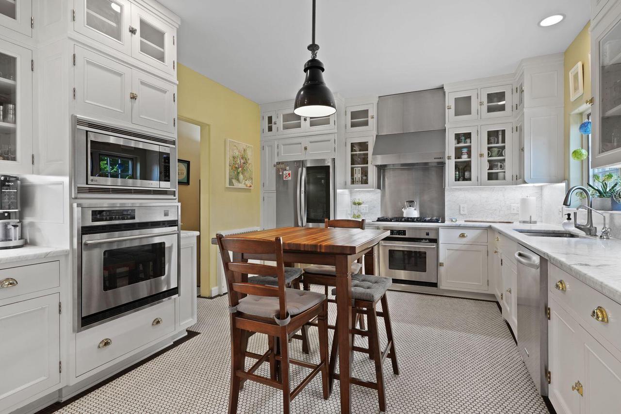312 North Vincennes CIRCLE