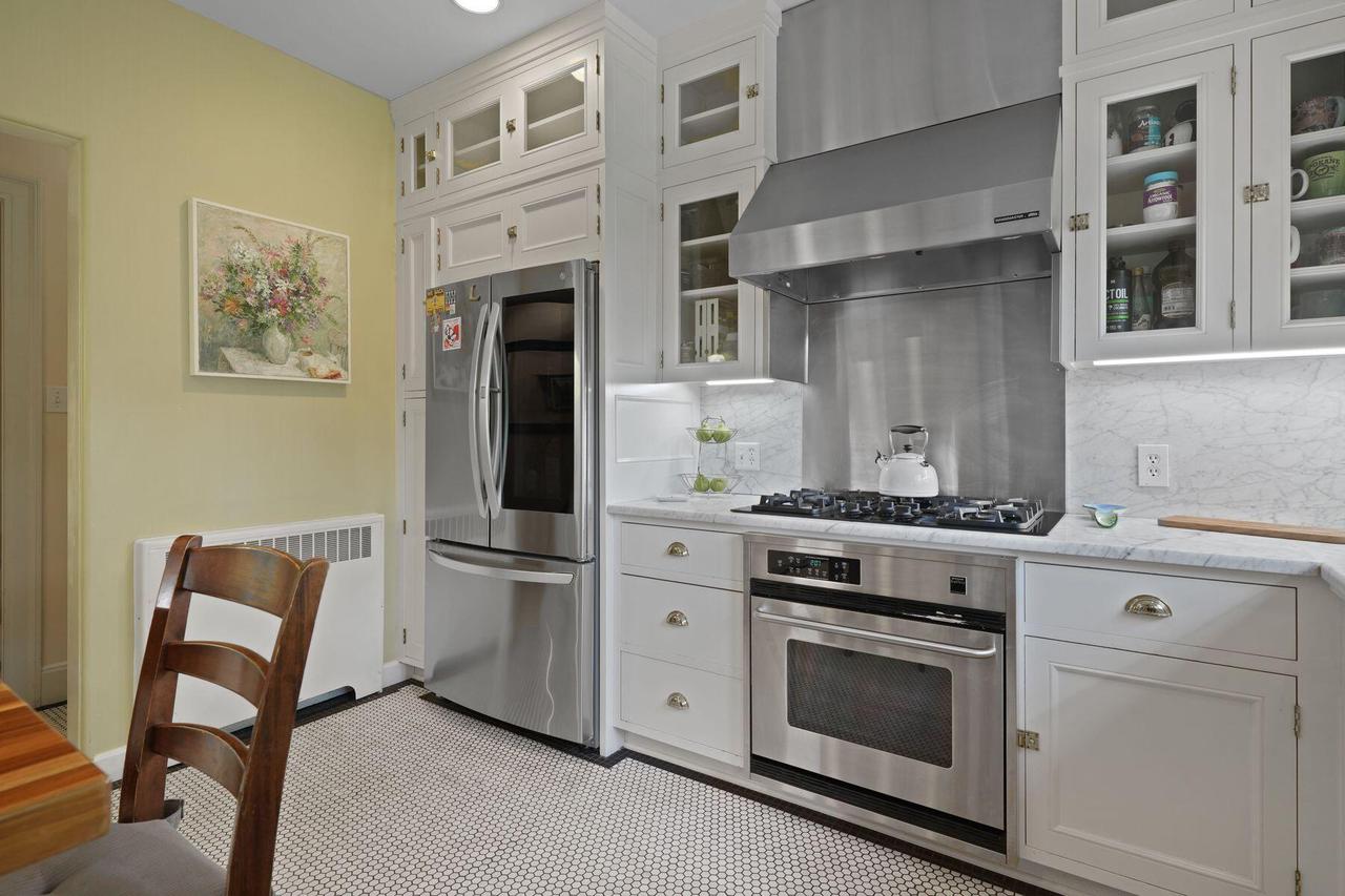 312 North Vincennes CIRCLE