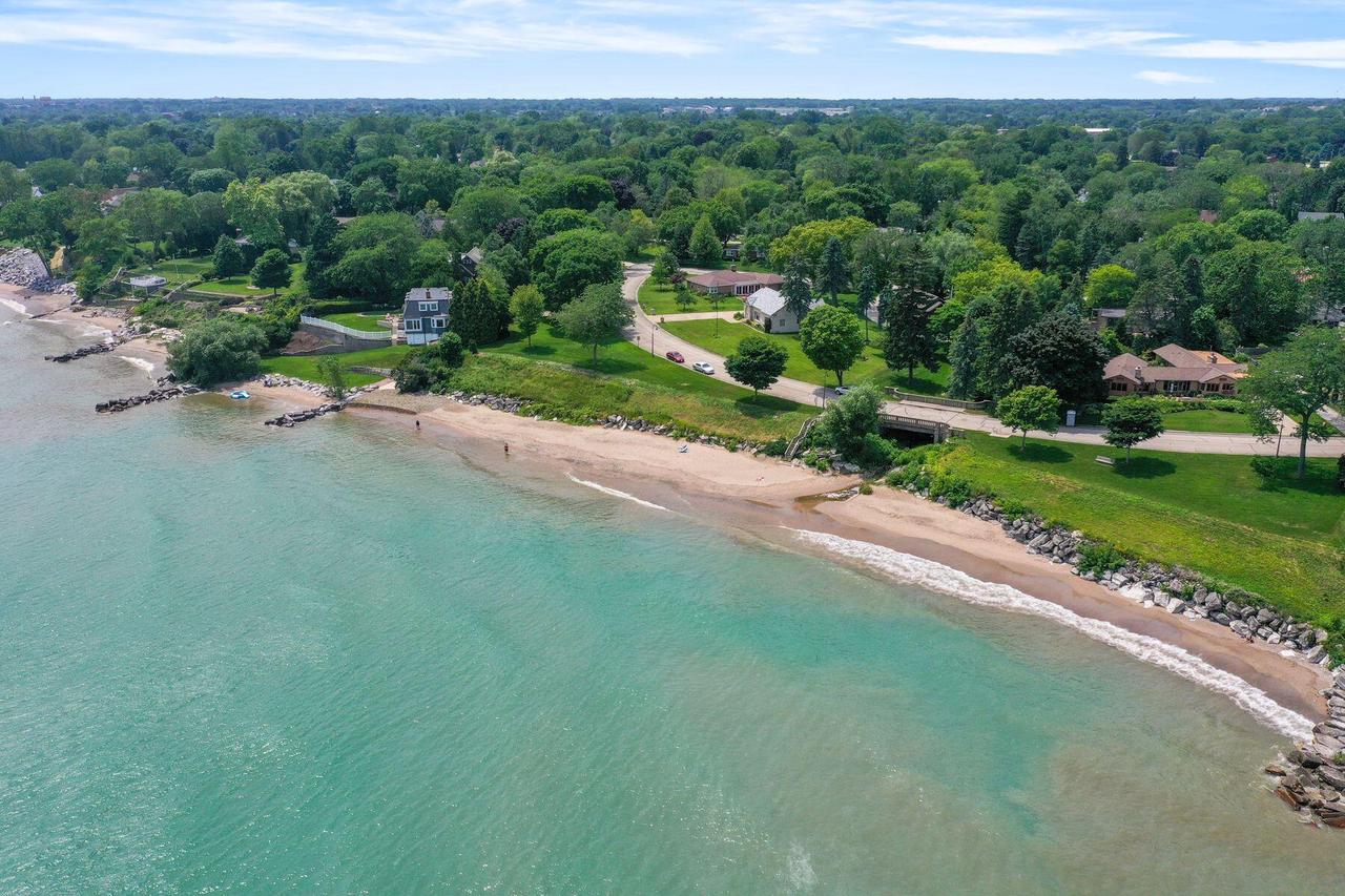 312 North Vincennes CIRCLE