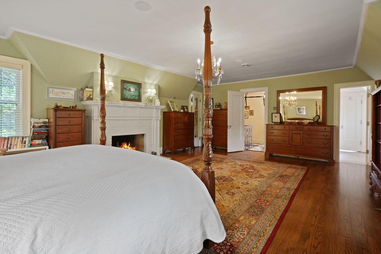 312 North Vincennes CIRCLE