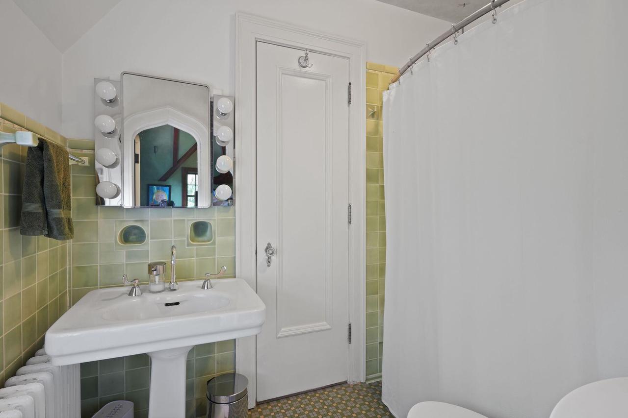 312 North Vincennes CIRCLE