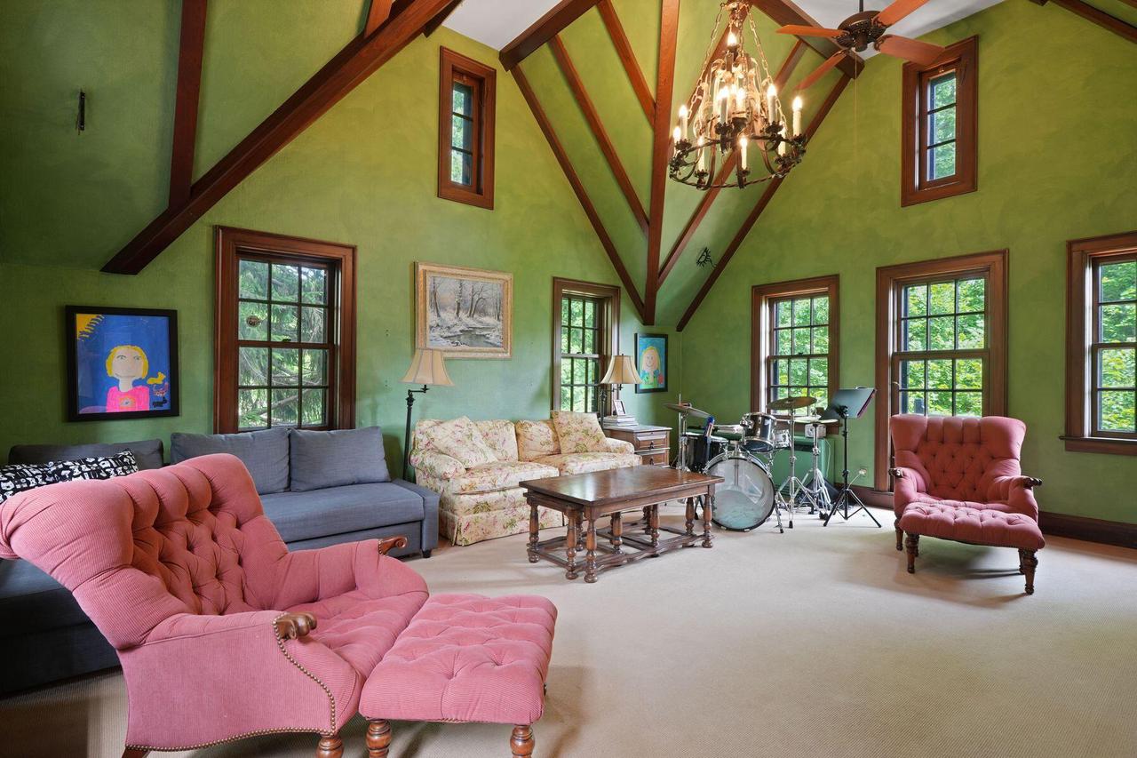 312 North Vincennes CIRCLE