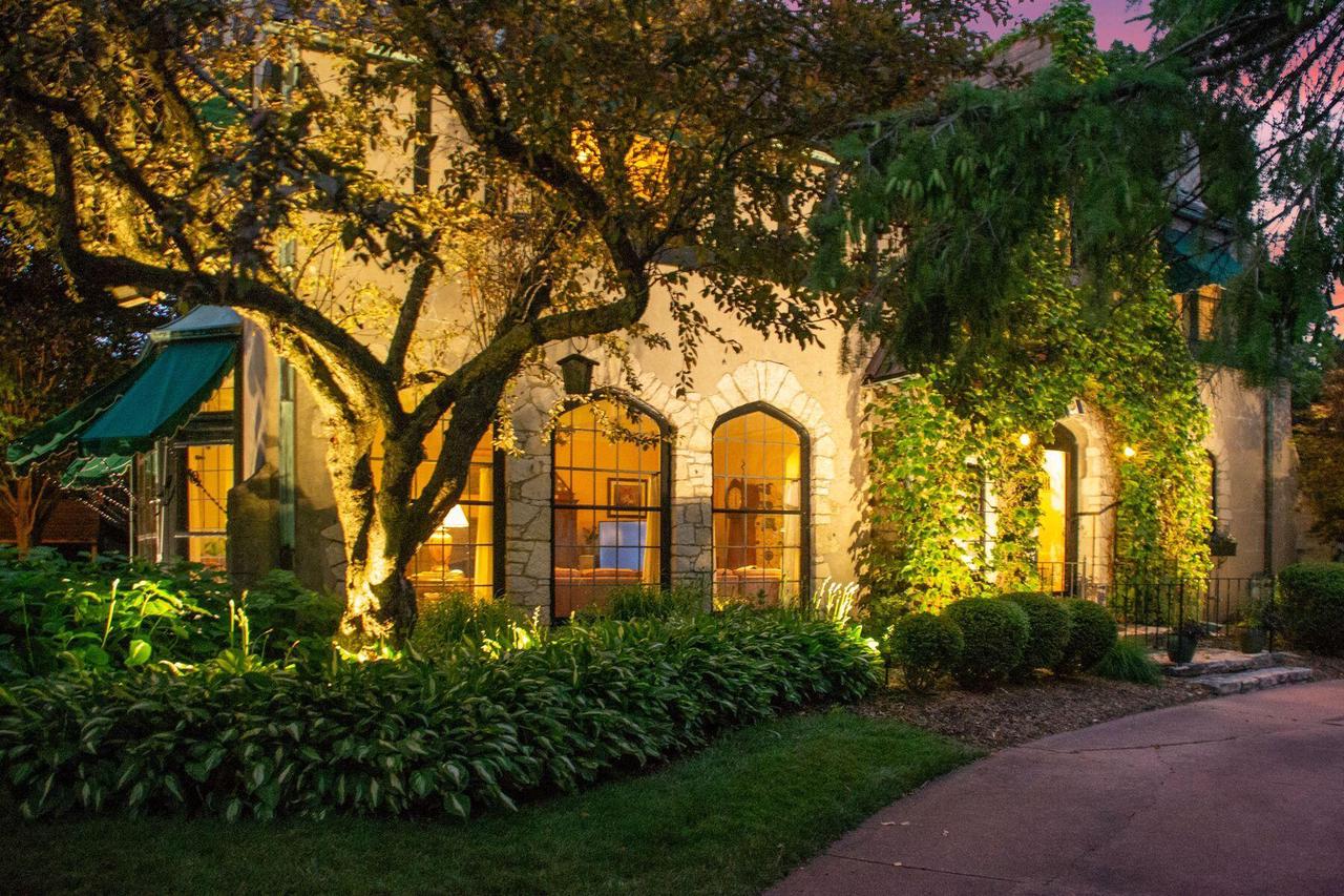 312 North Vincennes CIRCLE