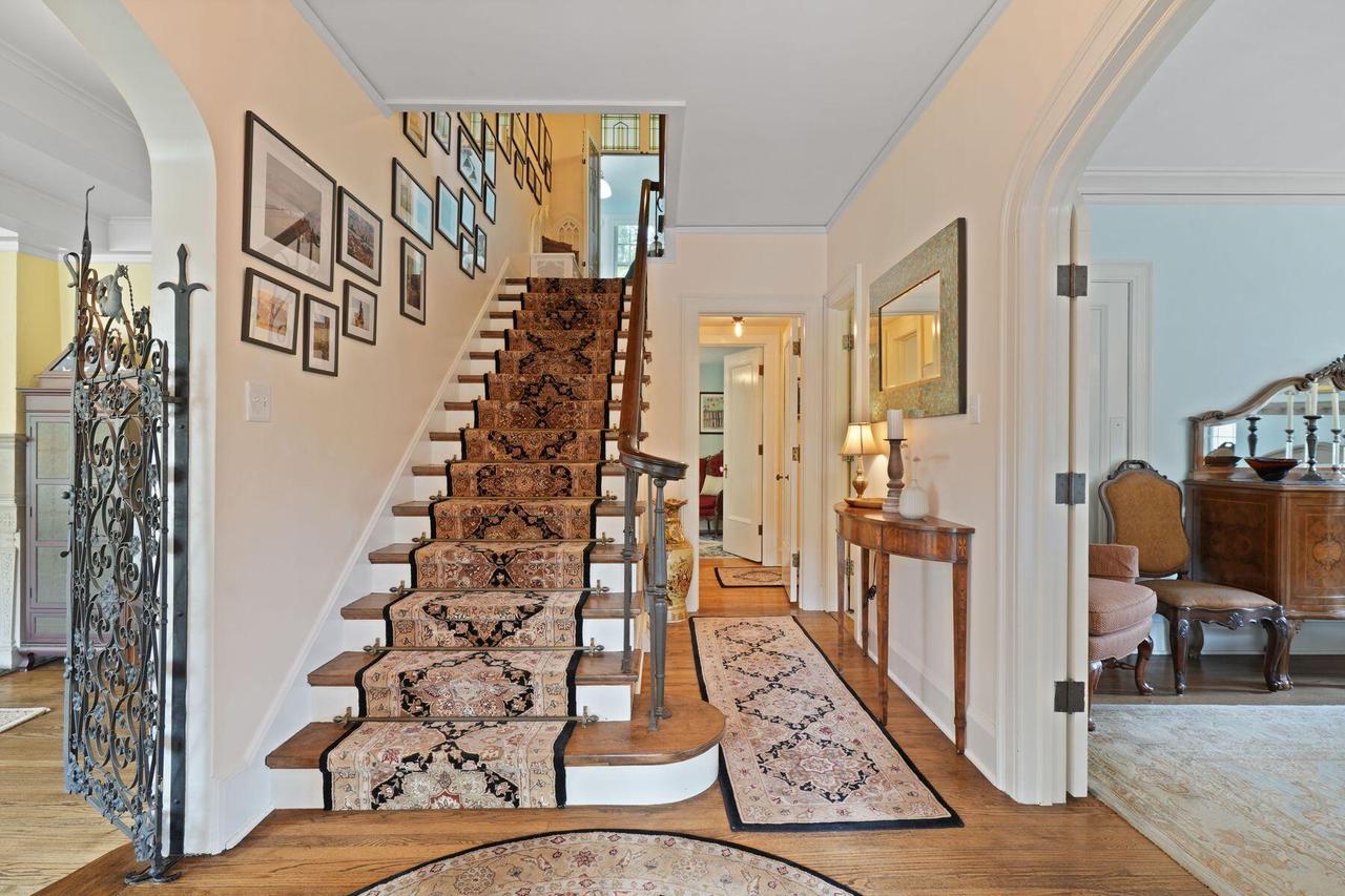 312 North Vincennes CIRCLE