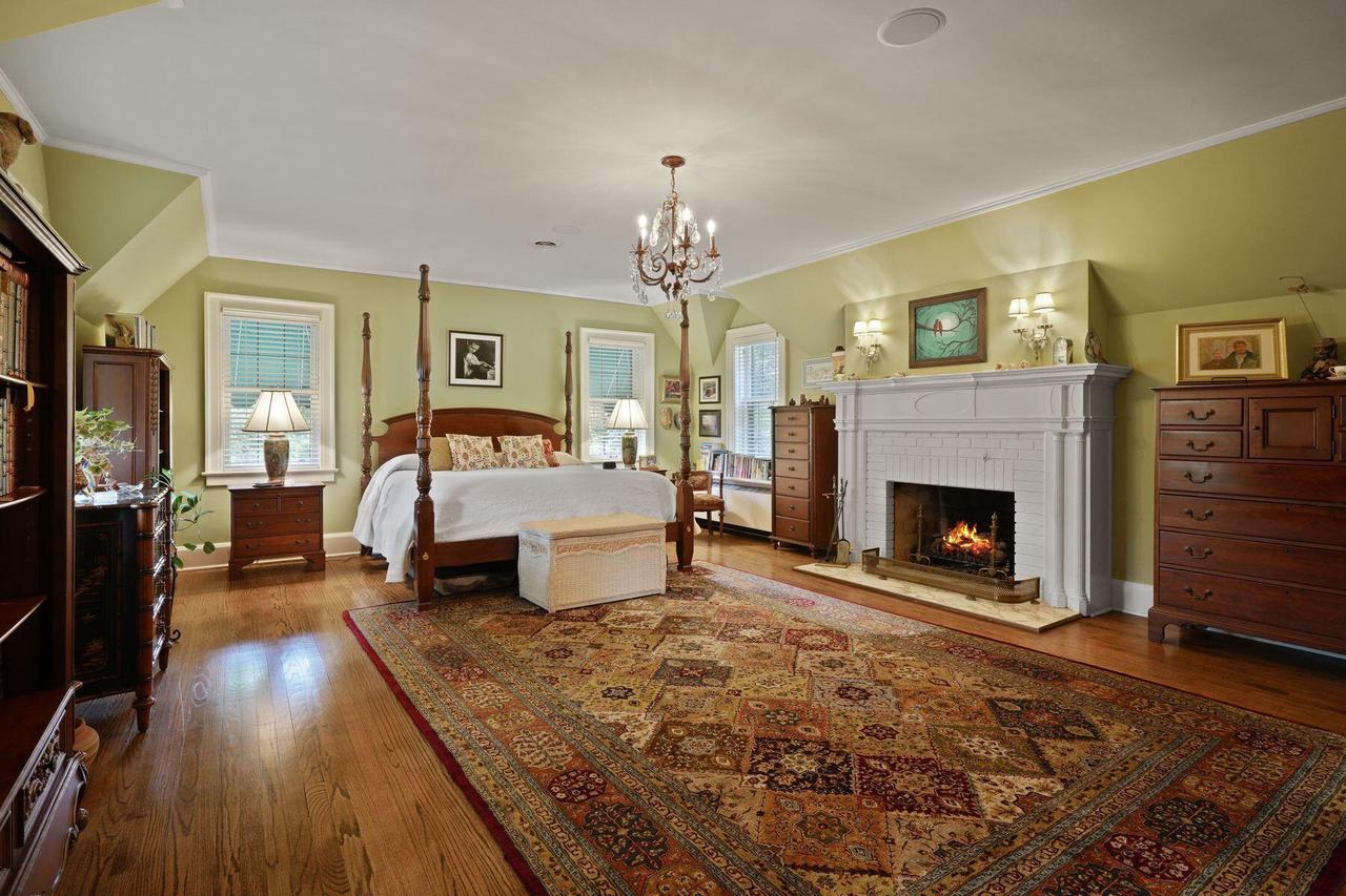 312 North Vincennes CIRCLE