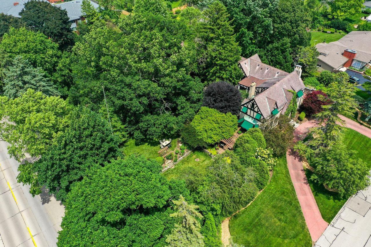 312 North Vincennes CIRCLE