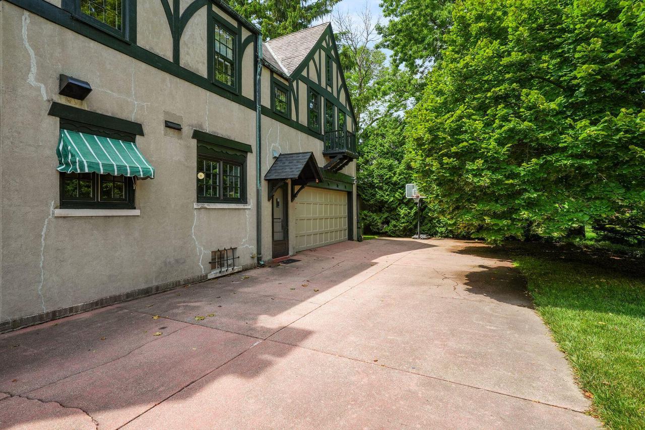 312 North Vincennes CIRCLE