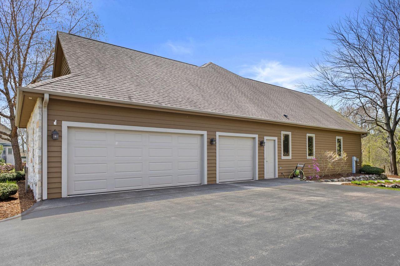 5122 Alexander DRIVE