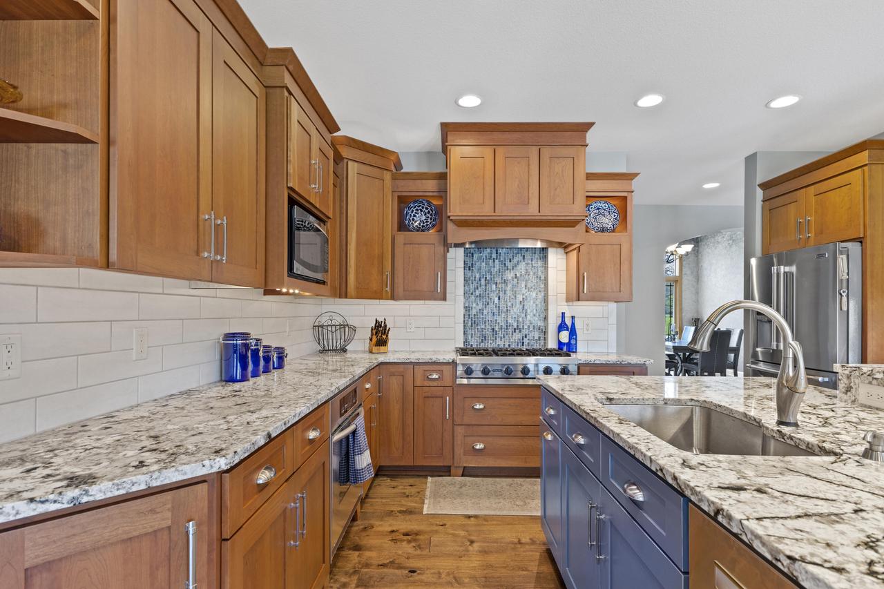 5122 Alexander DRIVE