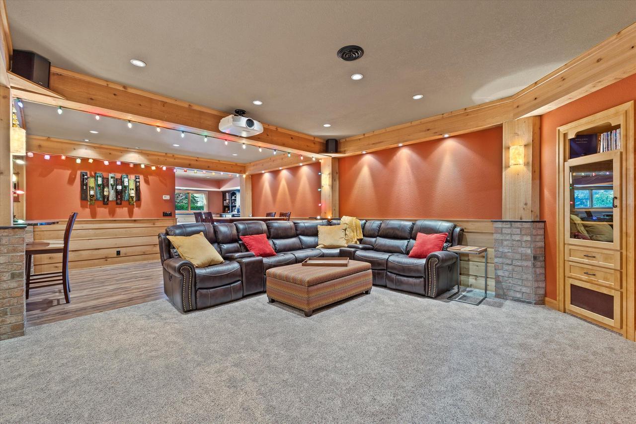 5122 Alexander DRIVE