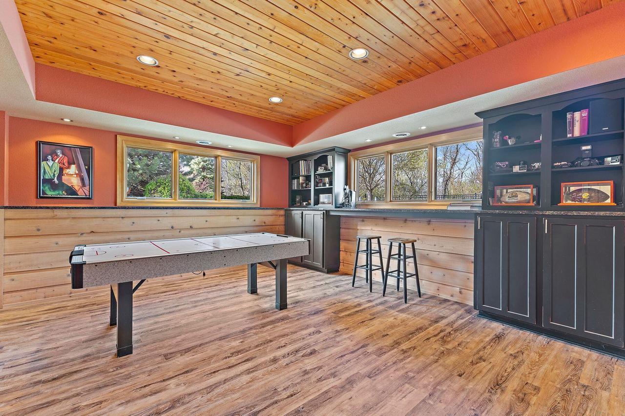 5122 Alexander DRIVE