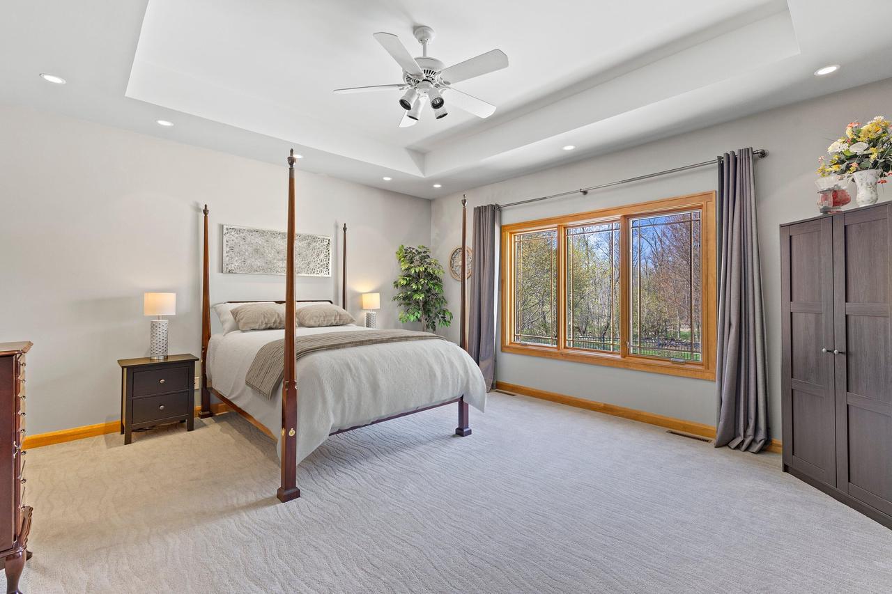 5122 Alexander DRIVE