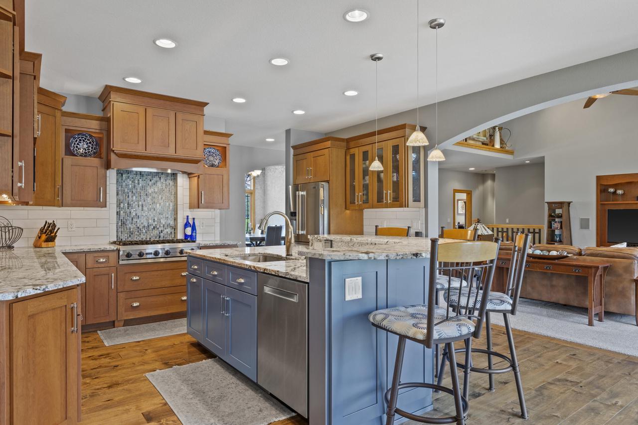 5122 Alexander DRIVE