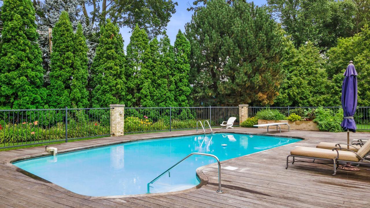 440 Cross Creek ROAD